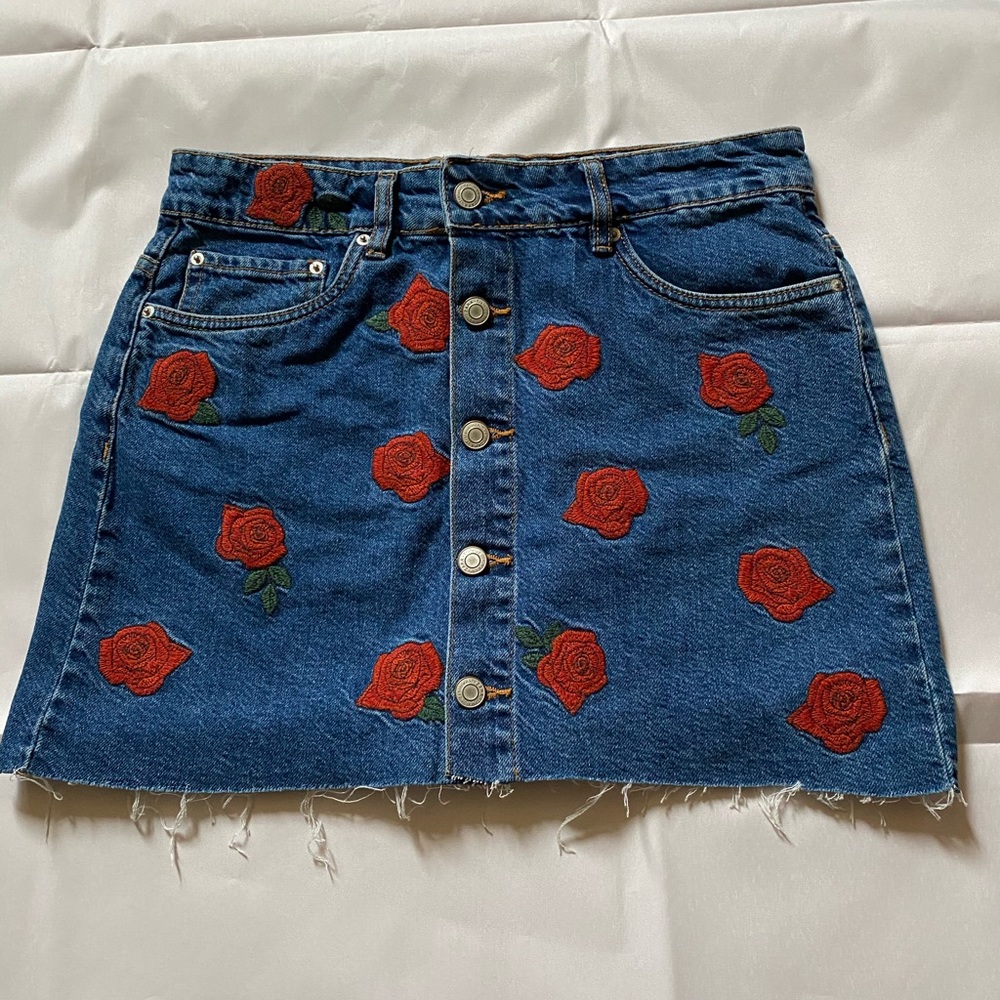 ZARA ROSE EMBROIDERY DISTRESS DENIM SKIRT